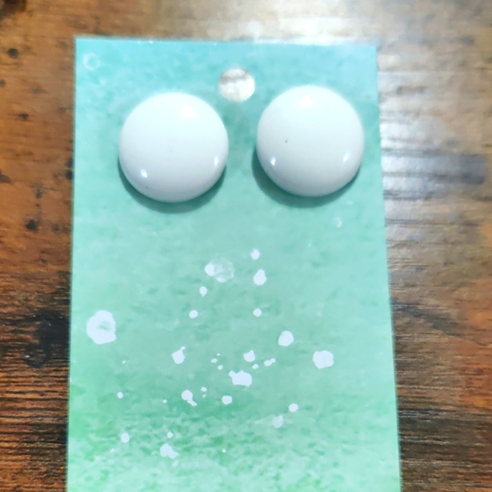 🌷 White Metal Button Earrings